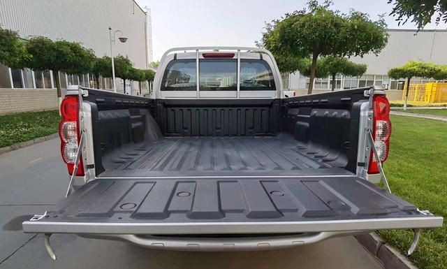 长城皮卡新车型上市,轴距3350mm,汽油柴油都有,7.88万起