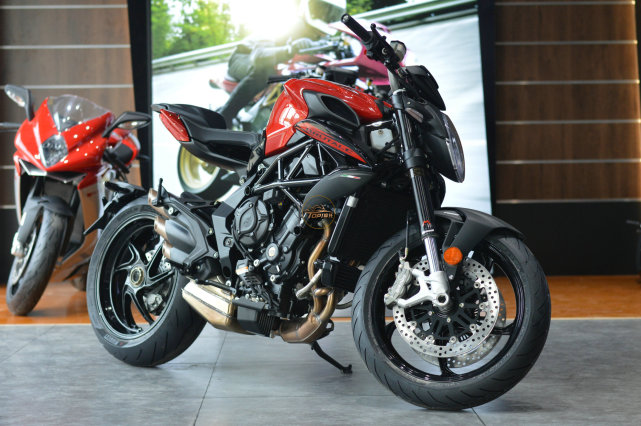 最便宜的mv奥古斯塔 brutale 800 rosso到店实拍