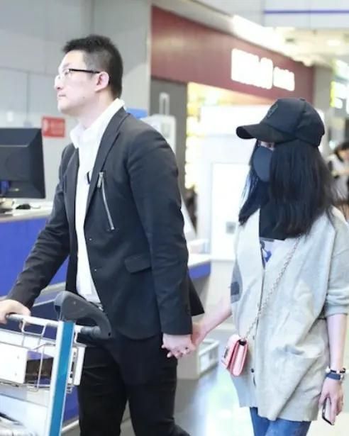 2019年7月,姚笛自曝已结婚,她老公是位名叫高杰的富豪