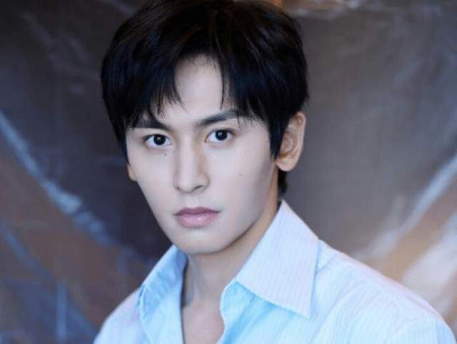 张哲瀚事件发酵!网友扒出大量细节:坐坟墓边拍照,发情侣拥抱图休闲区蓝鸢梦想 - Www.slyday.coM 张哲瀚事件发酵!网友扒出大量细节:坐坟墓边拍照,发情侣拥抱图休闲区蓝鸢梦想 - Www.slyday.coM