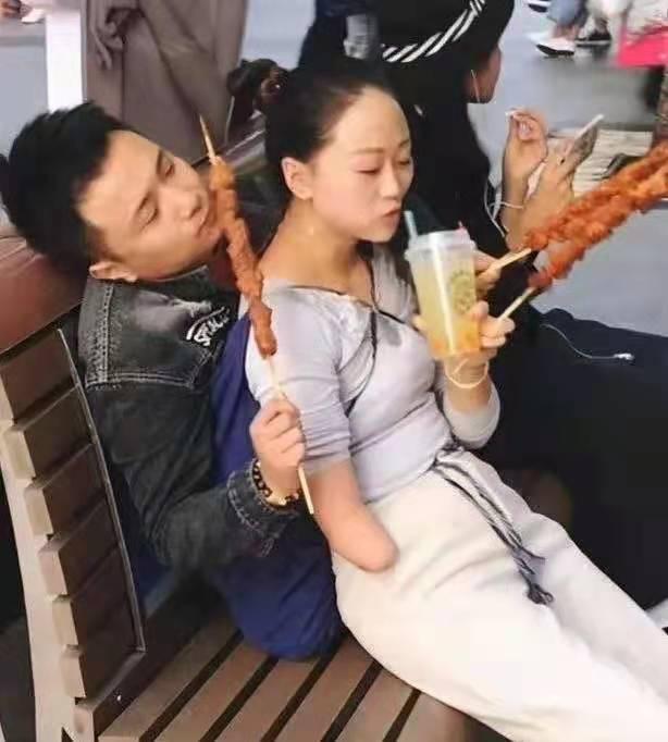 网红残疾夫妻被曝离婚!无腿丈夫疑出轨女粉丝,妻子为他落一身病休闲区蓝鸢梦想 - Www.slyday.coM 网红残疾夫妻被曝离婚!无腿丈夫疑出轨女粉丝,妻子为他落一身病休闲区蓝鸢梦想 - Www.slyday.coM