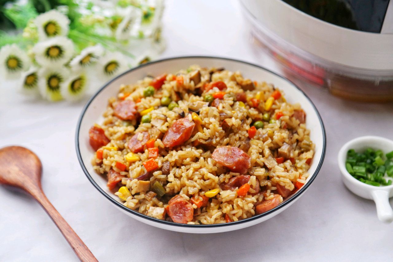 懒人必学的腊肠焖饭有菜有肉还有饭简单方便一锅出快来看看