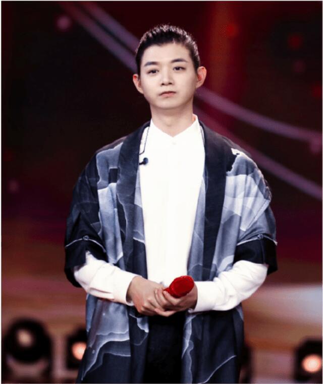 陈露晒聊天记录，霍尊疑吐槽王源“无才的绣花枕头”大量粉丝脱粉休闲区蓝鸢梦想 - Www.slyday.coM