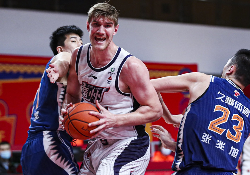 欢迎回家 cba2米18高塔外援加盟广州男篮,辅佐郭士强冲击季后赛|哈斯