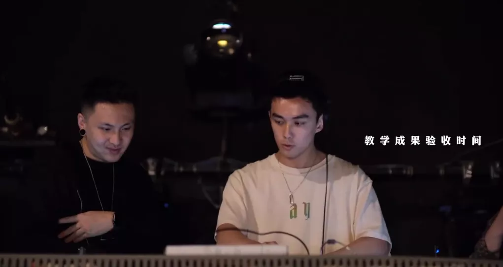 吴磊为新片盛夏未来学打碟业余时间打游戏获新代言