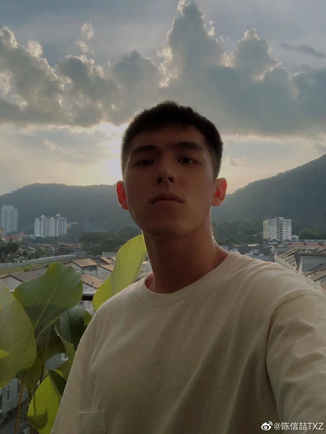 还记得《一年级》里的陈信喆吗?"明天见"男主是他?