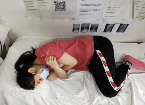 冲上热搜广州18岁少女睡姿不对致脊柱弯曲医生提醒