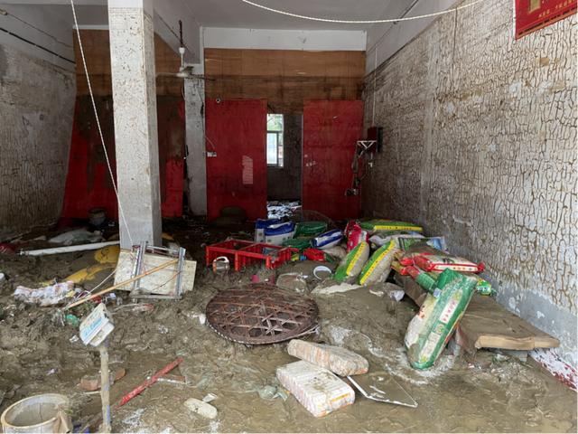 湖北随州部分乡镇遭遇特大暴雨，记者一线探访休闲区蓝鸢梦想 - Www.slyday.coM