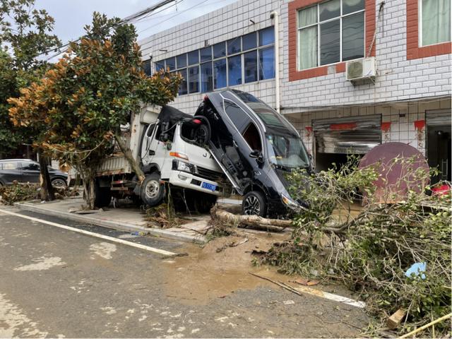 湖北随州部分乡镇遭遇特大暴雨，记者一线探访休闲区蓝鸢梦想 - Www.slyday.coM