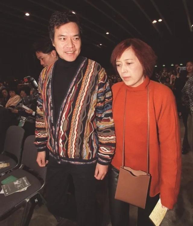 那个男艺人,公开出柜了|洪朝丰|宝咏琴|刘銮雄_新浪新闻