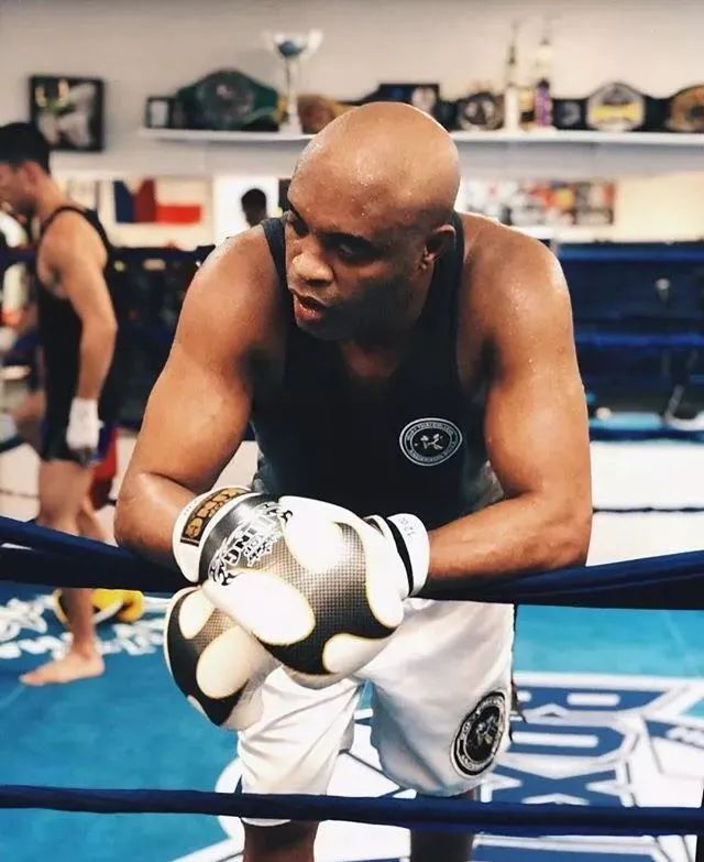 蜘蛛人席尔瓦再次跨界大战对决另一位传奇名将