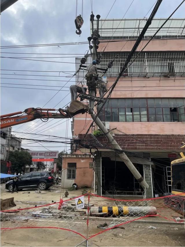 湖北随州部分乡镇遭遇特大暴雨，记者一线探访休闲区蓝鸢梦想 - Www.slyday.coM