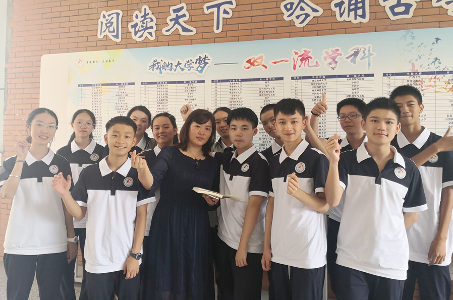 秦国英(央广网发 南岸区南坪中学校供图)