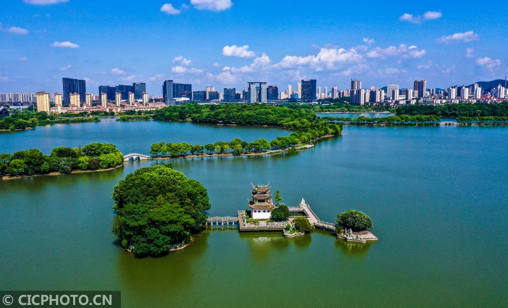 夏秋之交美景怡人