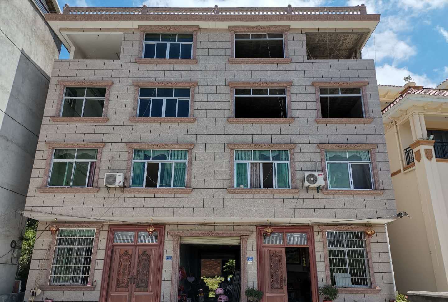 晒晒我的农村自建房,车库和老人房的设计很特别,估计你们没见过休闲区蓝鸢梦想 - Www.slyday.coM 晒晒我的农村自建房,车库和老人房的设计很特别,估计你们没见过休闲区蓝鸢梦想 - Www.slyday.coM