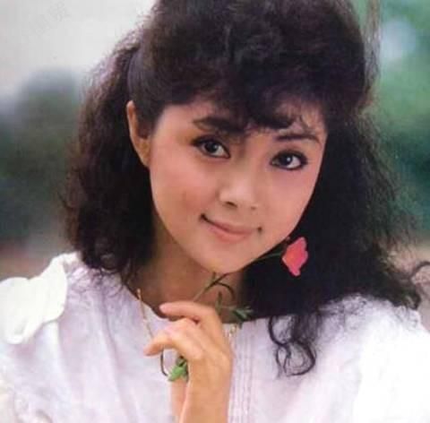 薛宝钗张莉身价过亿56岁依旧未婚终究难逃红楼一梦