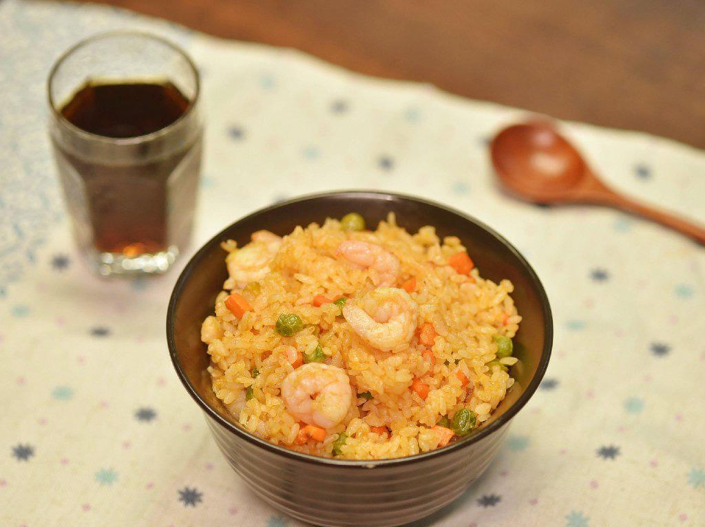 米饭配上它们一起炒,简单便捷,鲜美可口|炒饭|米饭|虾仁_新浪新闻