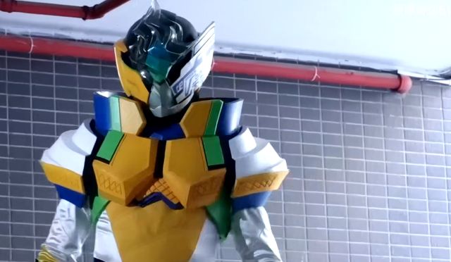 焦耳刑天大场面三位特摄英雄展开混战火灵神斧被男主使用