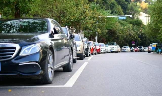 车位被保时捷霸占，打电话挪车遭挂断，车主一个做法：让你再狂休闲区蓝鸢梦想 - Www.slyday.coM