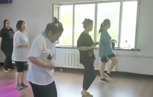 黑龙江20岁女生减肥后猝死,生前饮食曝光,减肥不能光节食休闲区蓝鸢梦想 - Www.slyday.coM