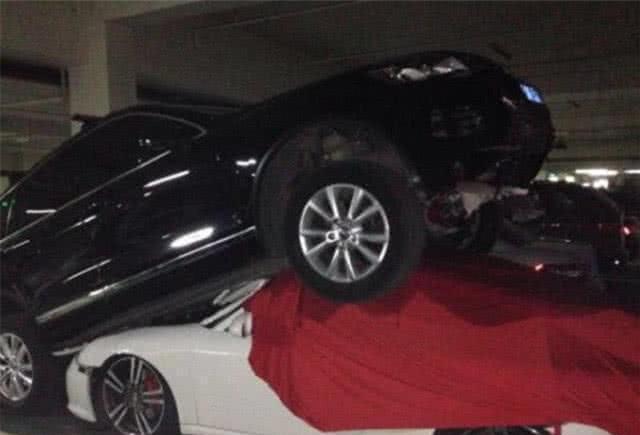 车位被保时捷霸占，打电话挪车遭挂断，车主一个做法：让你再狂休闲区蓝鸢梦想 - Www.slyday.coM