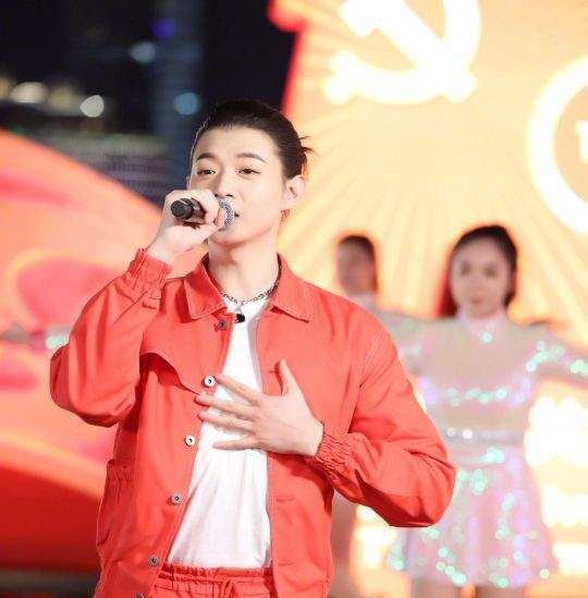 和《拳力以赴的我们》两种综艺节目连续退换货之后,霍尊却在微信朋友