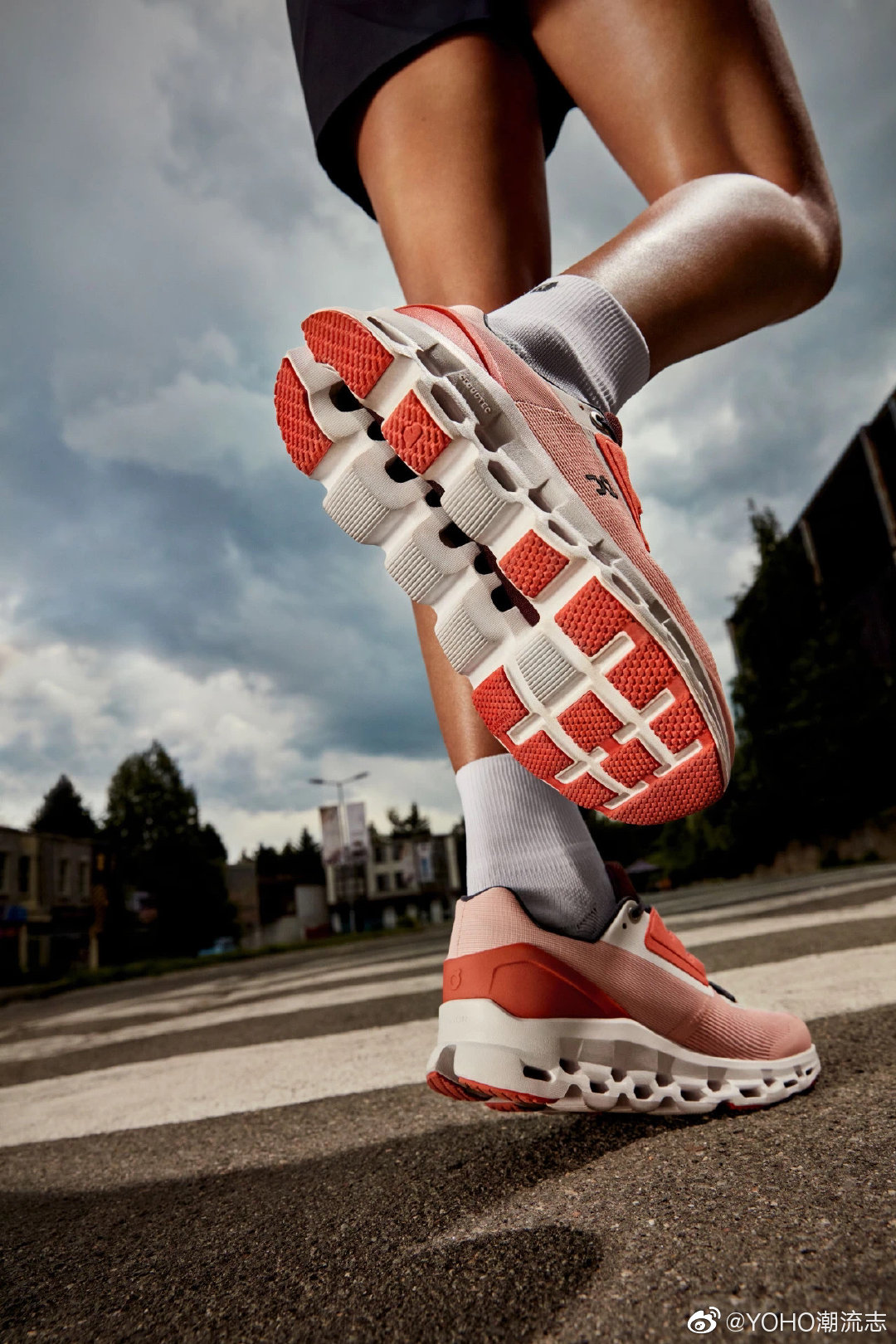 瑞士运动品牌on昂跑cloudstratus的第二代正式亮相