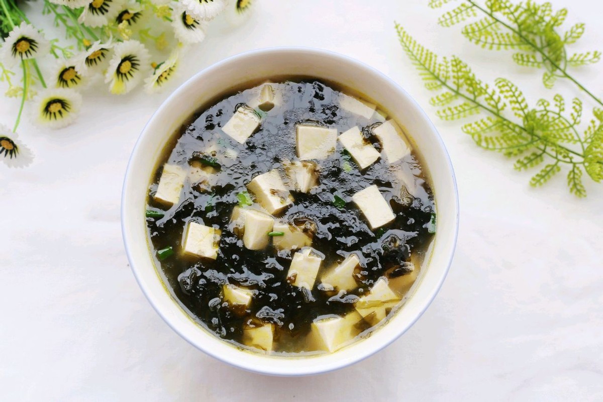 秋天干燥多喝紫菜豆腐汤清淡营养又好喝做法很简单