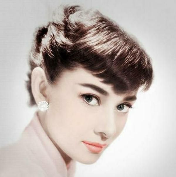 25岁女孩被称作是“小赫本”,因太漂亮被禁整容,如今现状如何?休闲区蓝鸢梦想 - Www.slyday.coM 25岁女孩被称作是“小赫本”,因太漂亮被禁整容,如今现状如何?休闲区蓝鸢梦想 - Www.slyday.coM