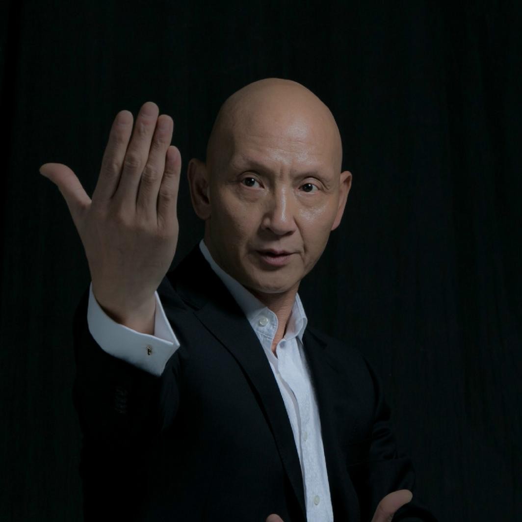 杜玉明和妻子张艳茹是老同学,两人青梅竹马一起成长,已经携手走过了