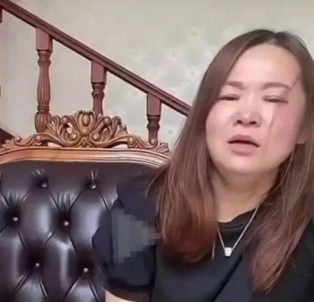 一女网红在直播间被丈夫殴打,被打到晕倒,被网友质疑炒作?休闲区蓝鸢梦想 - Www.slyday.coM