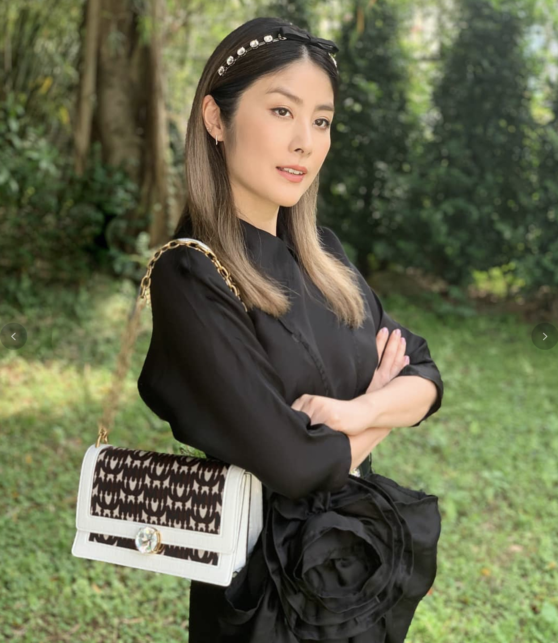 陈慧琳一家四口出席聚会,丈夫罕见露脸已秃顶,俩儿子长相像父亲