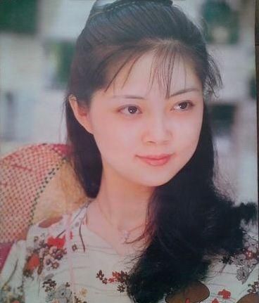 薛宝钗张莉身价过亿56岁依旧未婚终究难逃红楼一梦