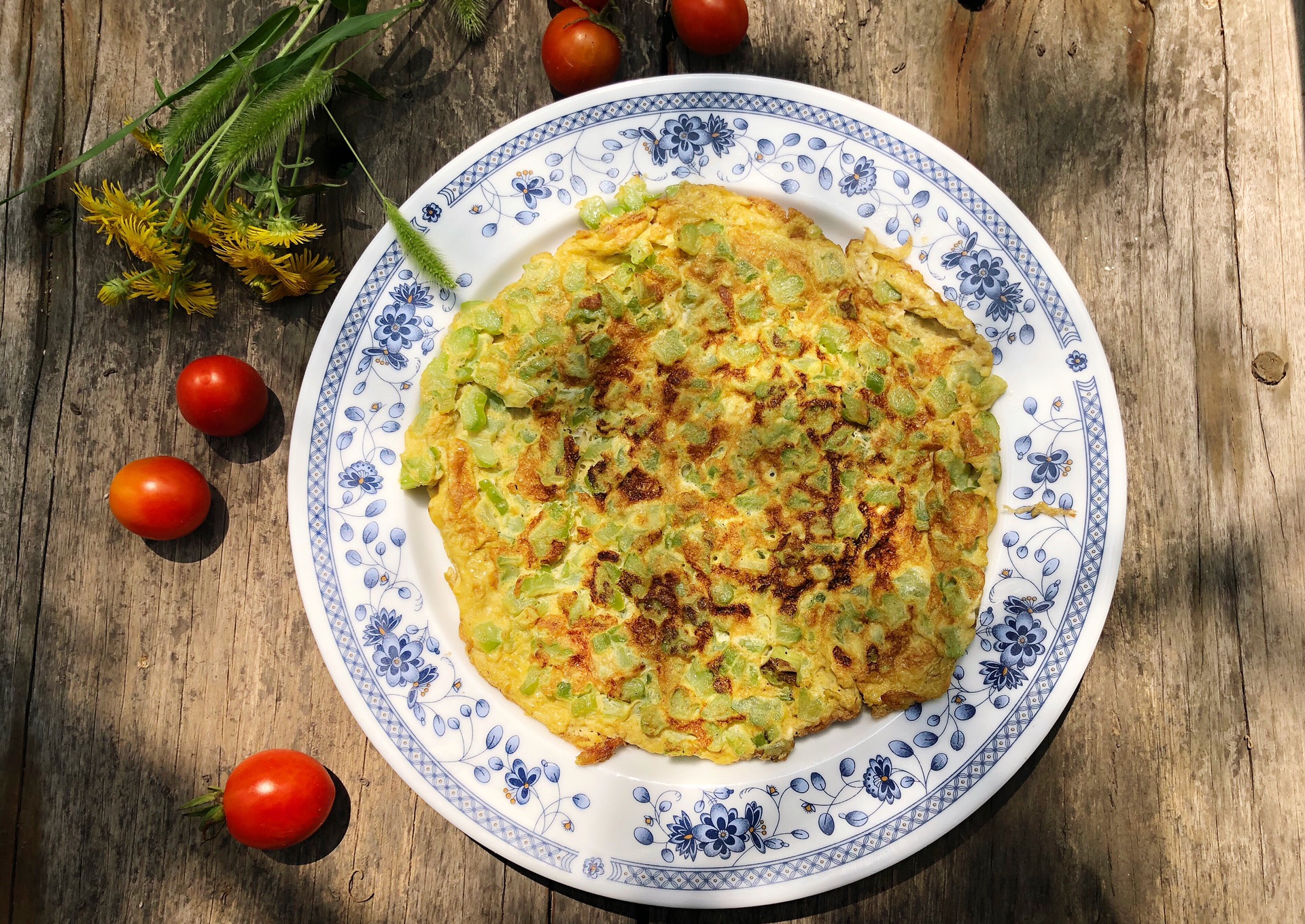 快来和我学习制作,酥脆软糯的苦瓜煎蛋,然后做给家人品尝|苦瓜|煎蛋|