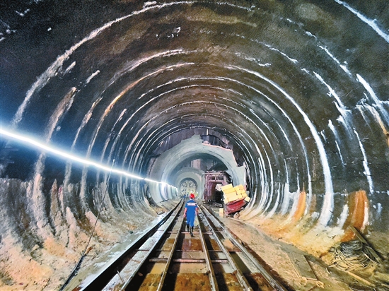 昆明地铁5号线区间隧道全部贯通