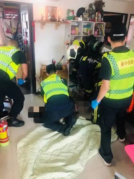 台中市一住宅发生火警，消防人员到场时火已被扑灭，一女子伤势严重，已无生命征象。图自台湾“中时新闻网”