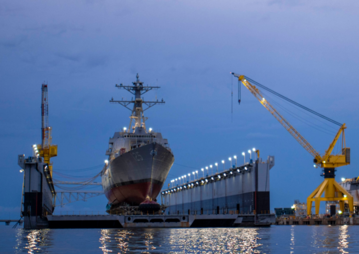 美国海军正想办法增加大型舰艇的数量。