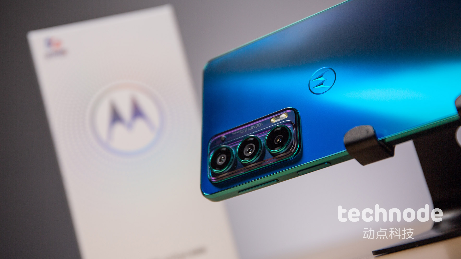 摩托罗拉 edge 轻奢版评测:极致轻薄下的平衡之作