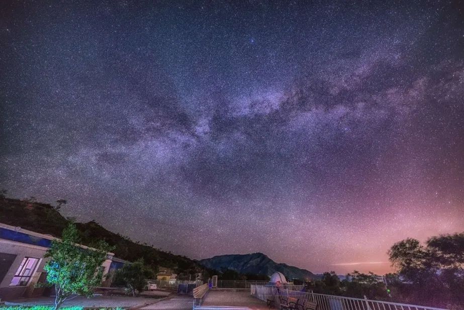 今晚卧看牵牛织女星