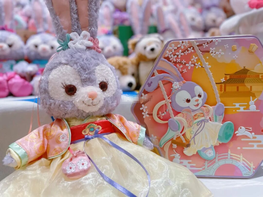 359元炒至两千多！上海迪士尼中秋玩偶3天售罄，粉丝哭了：给黄牛当韭菜？休闲区蓝鸢梦想 - Www.slyday.coM