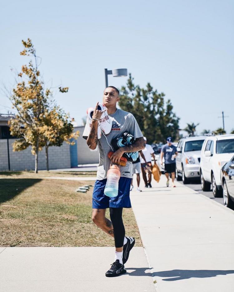 挥洒汗水库兹马晒训练照我爱篮球73