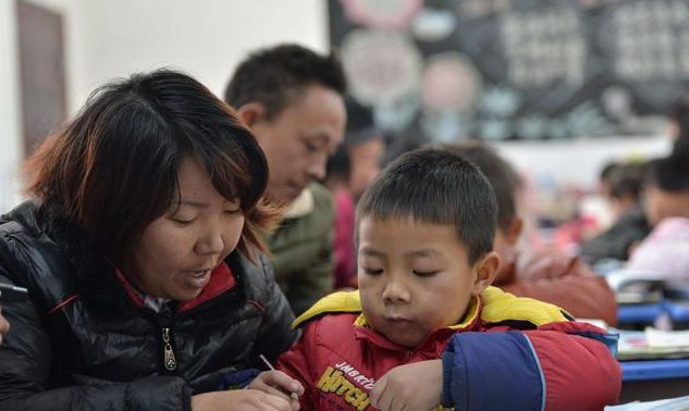 儿子成绩倒数,家长会被老师点名!孩子成绩差,家长这4点可以做休闲区蓝鸢梦想 - Www.slyday.coM