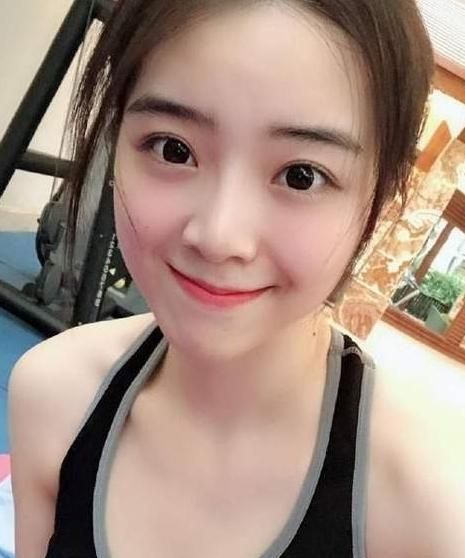 实在太美段余霜美丽的外貌和出众的才华让众多lol玩家情难自禁