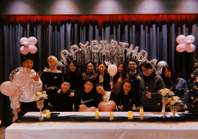 网友曝陈露与新欢合影暗指其说谎，陈露再晒聊天记录称对方系假扮休闲区蓝鸢梦想 - Www.slyday.coM