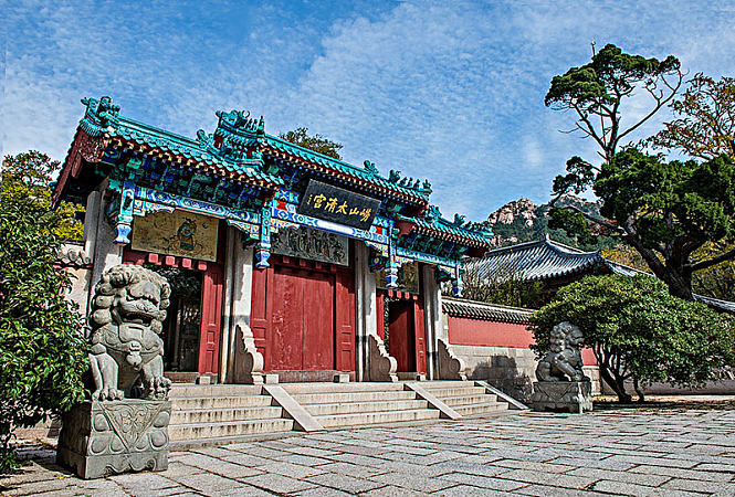 所以,这个地方信奉的自然是道教 ,崂山的三清殿乃是太清宫 的第二大主