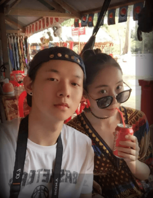 网友曝陈露与新欢合影暗指其说谎，陈露再晒聊天记录称对方系假扮休闲区蓝鸢梦想 - Www.slyday.coM