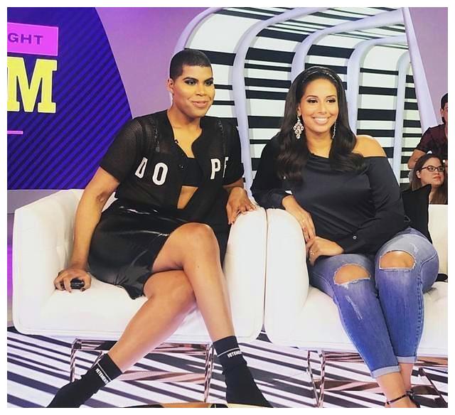 魔术师约翰逊62岁大寿儿子罕见现身穿着不再另类换发型了