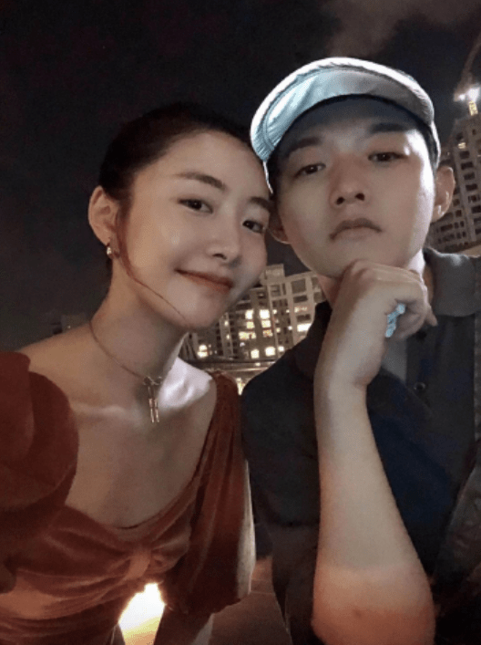 网友曝陈露与新欢合影暗指其说谎，陈露再晒聊天记录称对方系假扮休闲区蓝鸢梦想 - Www.slyday.coM