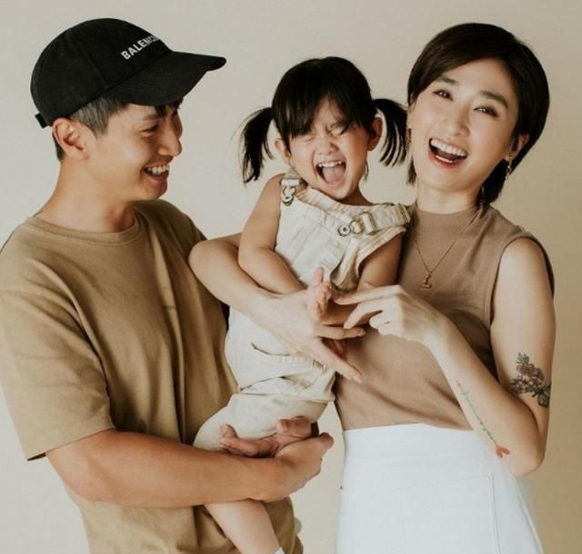 凤小岳沉重宣布怀胎9月妻子流产!腹中胎儿长肿瘤,肾发育不全