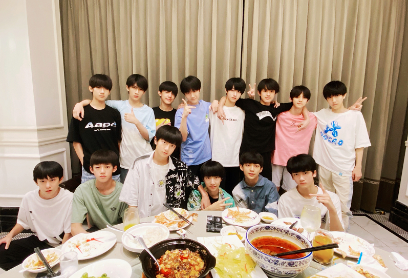 tf家族四代团已经就位时代峰峻还能复制tfboys的成功吗